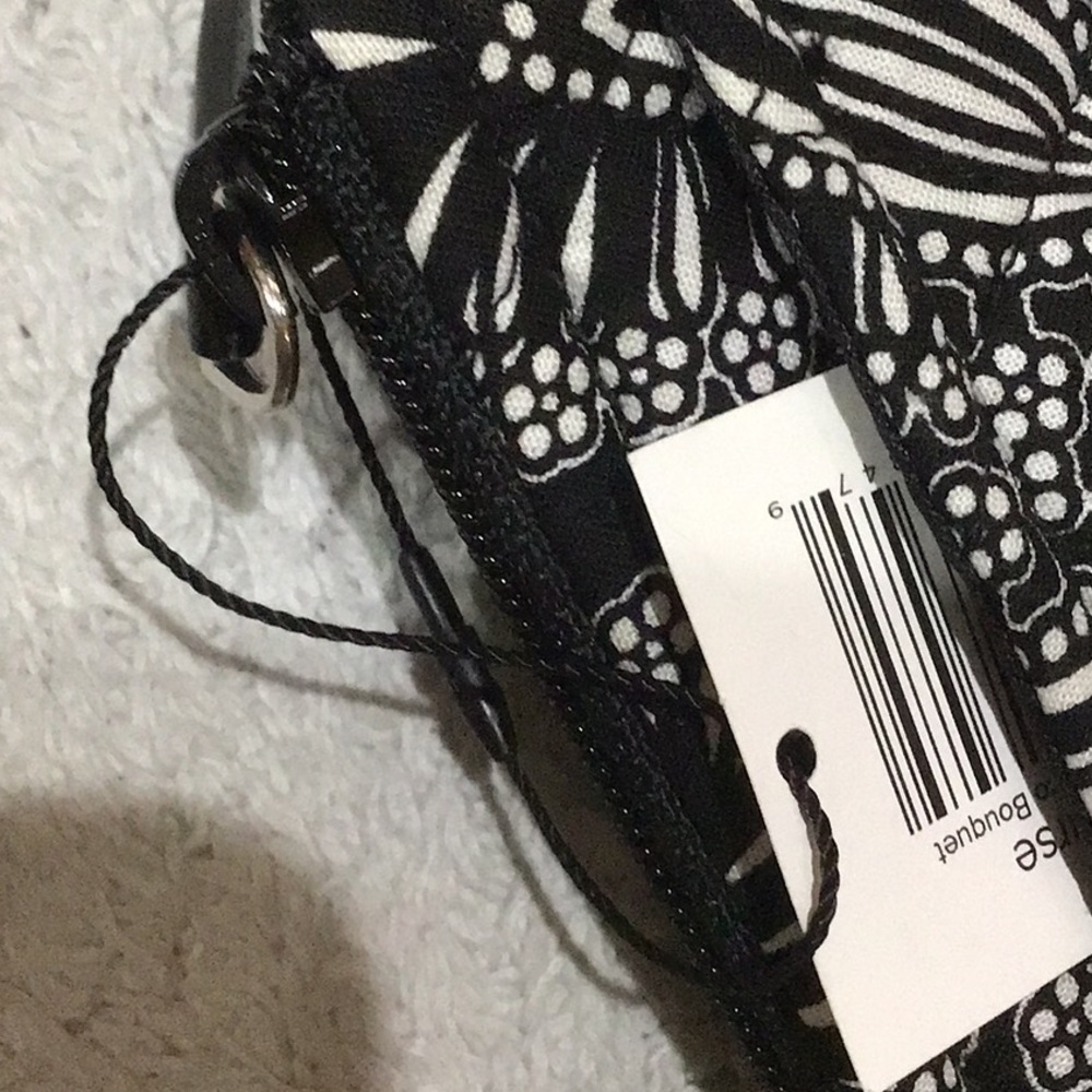 Vera Bradley NWT coin purse in blanco bouquet pattern - Picture 6 of 9
